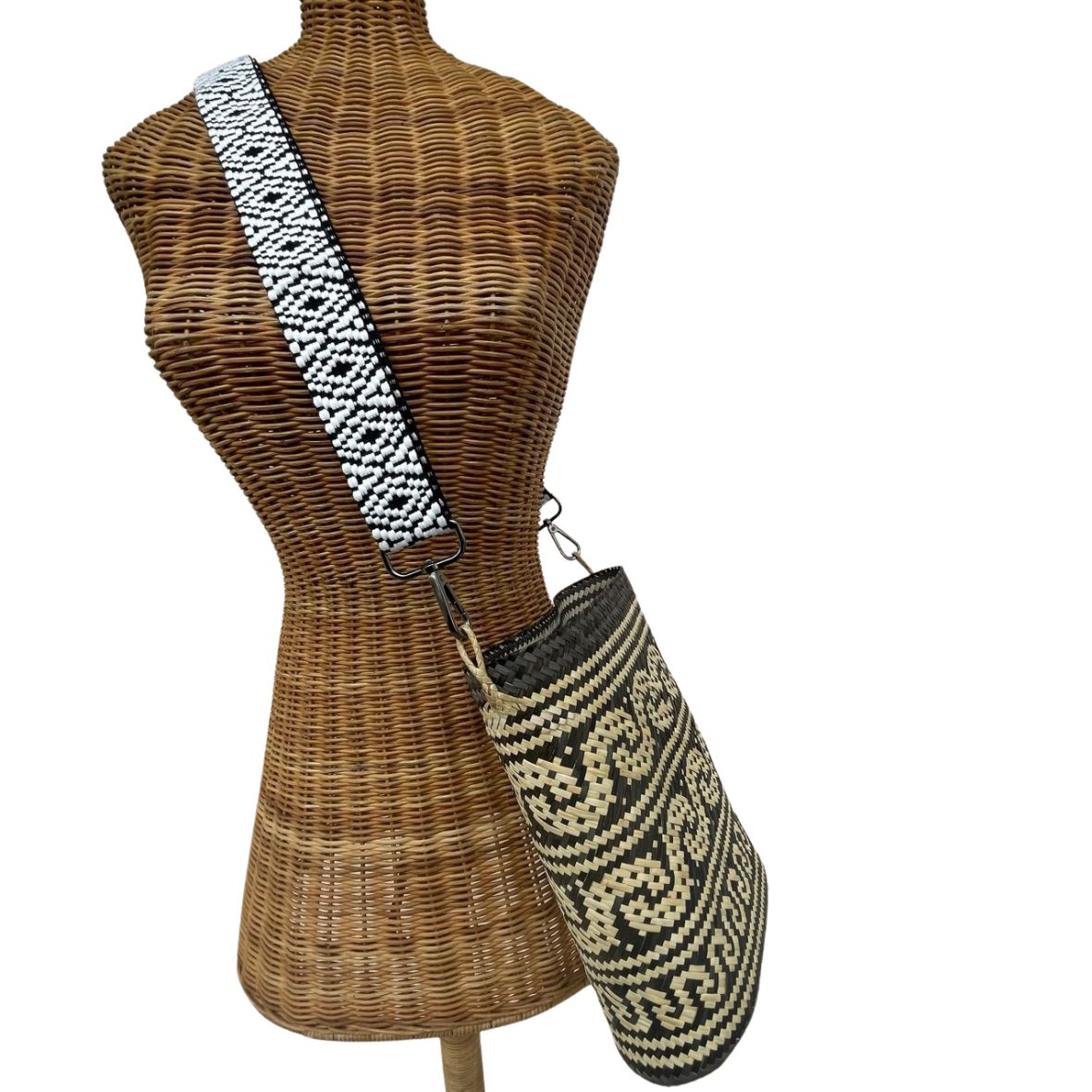 RATTAN OVAL BELANYAT BAG