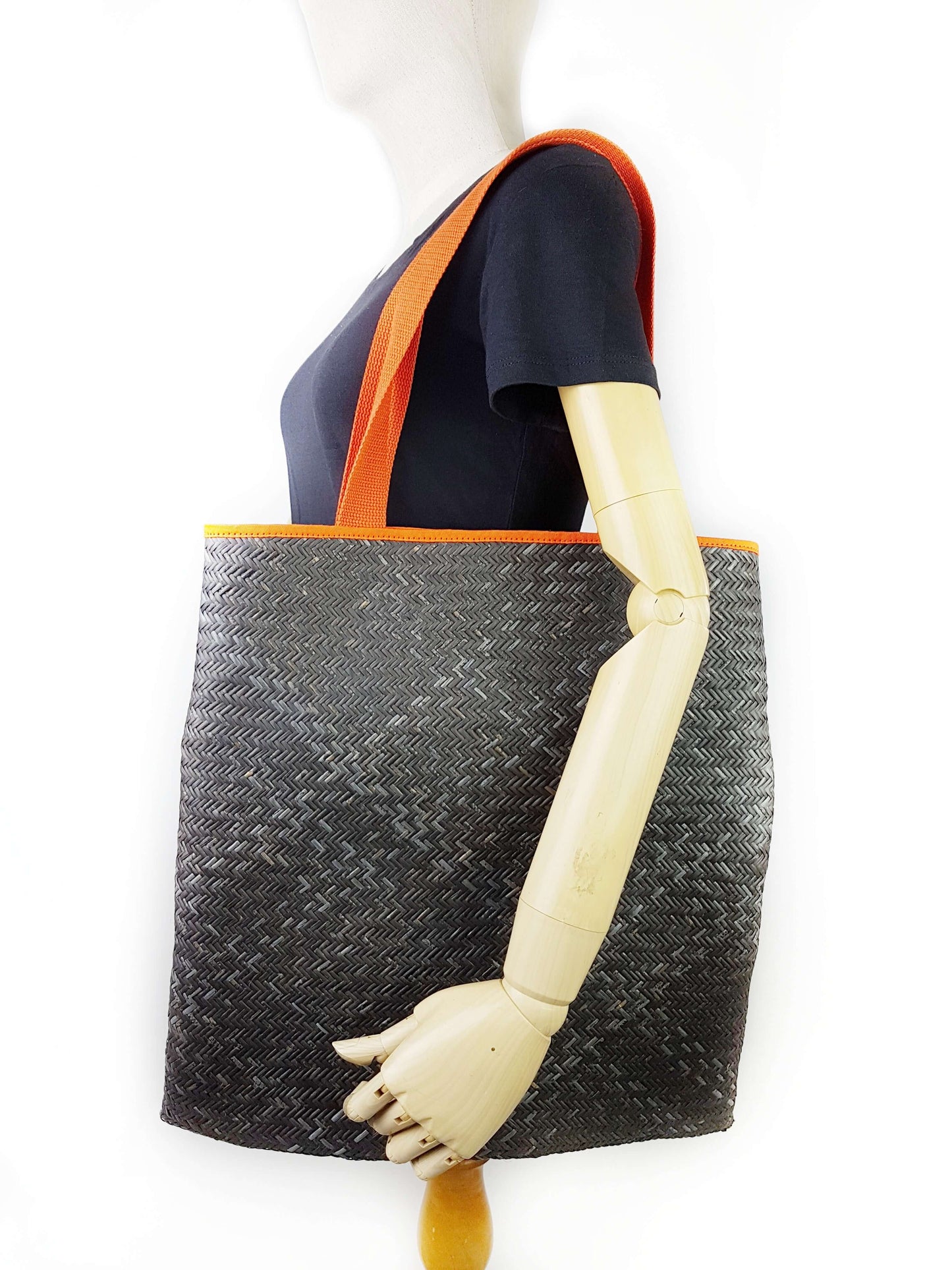 BLACK XL Tote 1