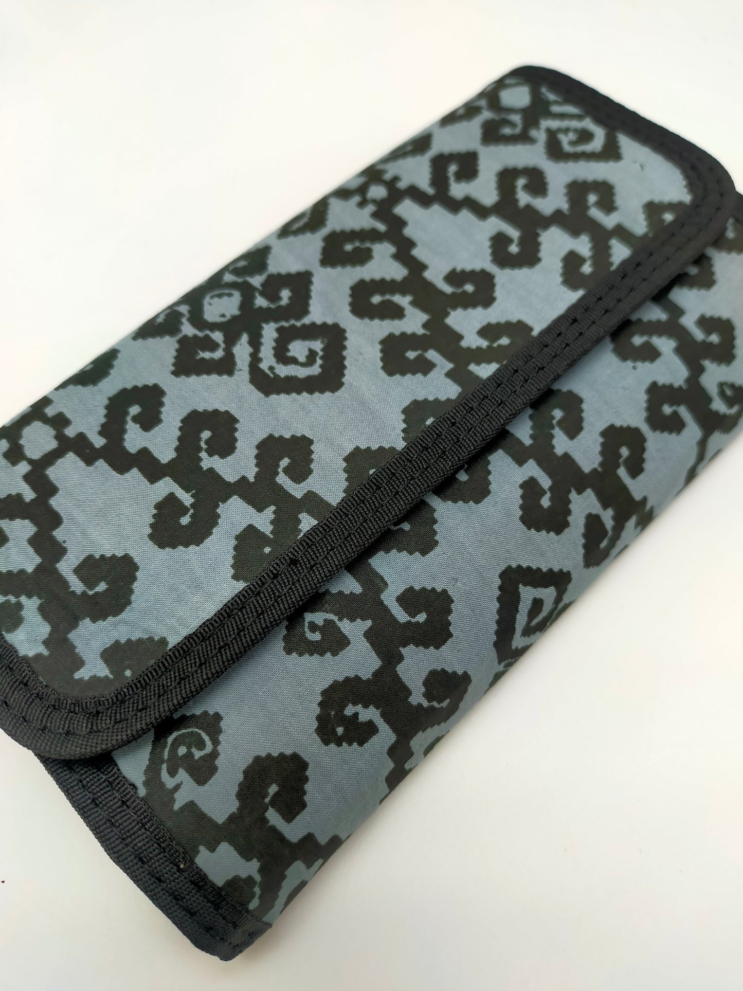 Batik Linut Currency Holder in Grey