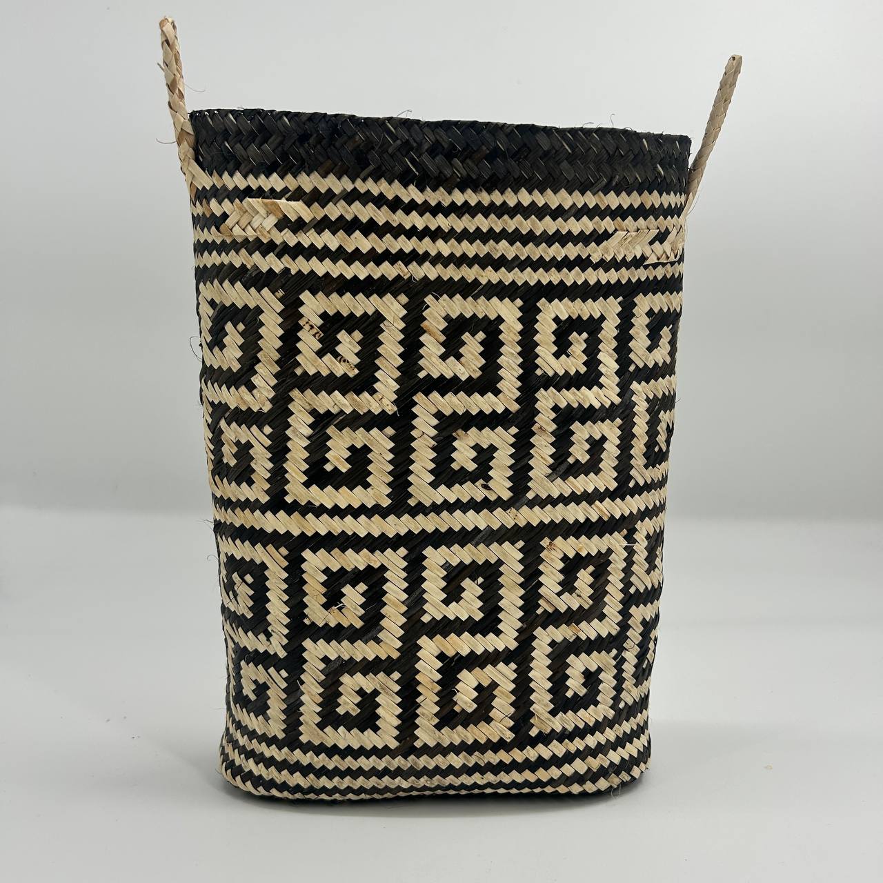 OVAL BELANYAT