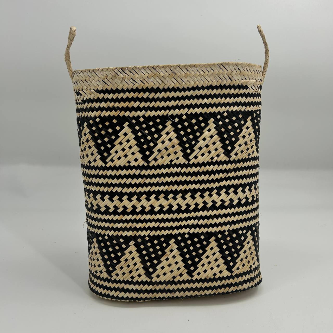 OVAL BELANYAT