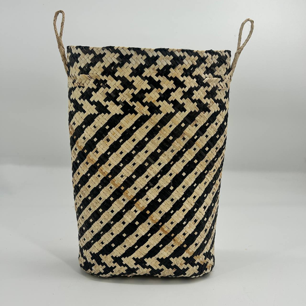 OVAL BELANYAT