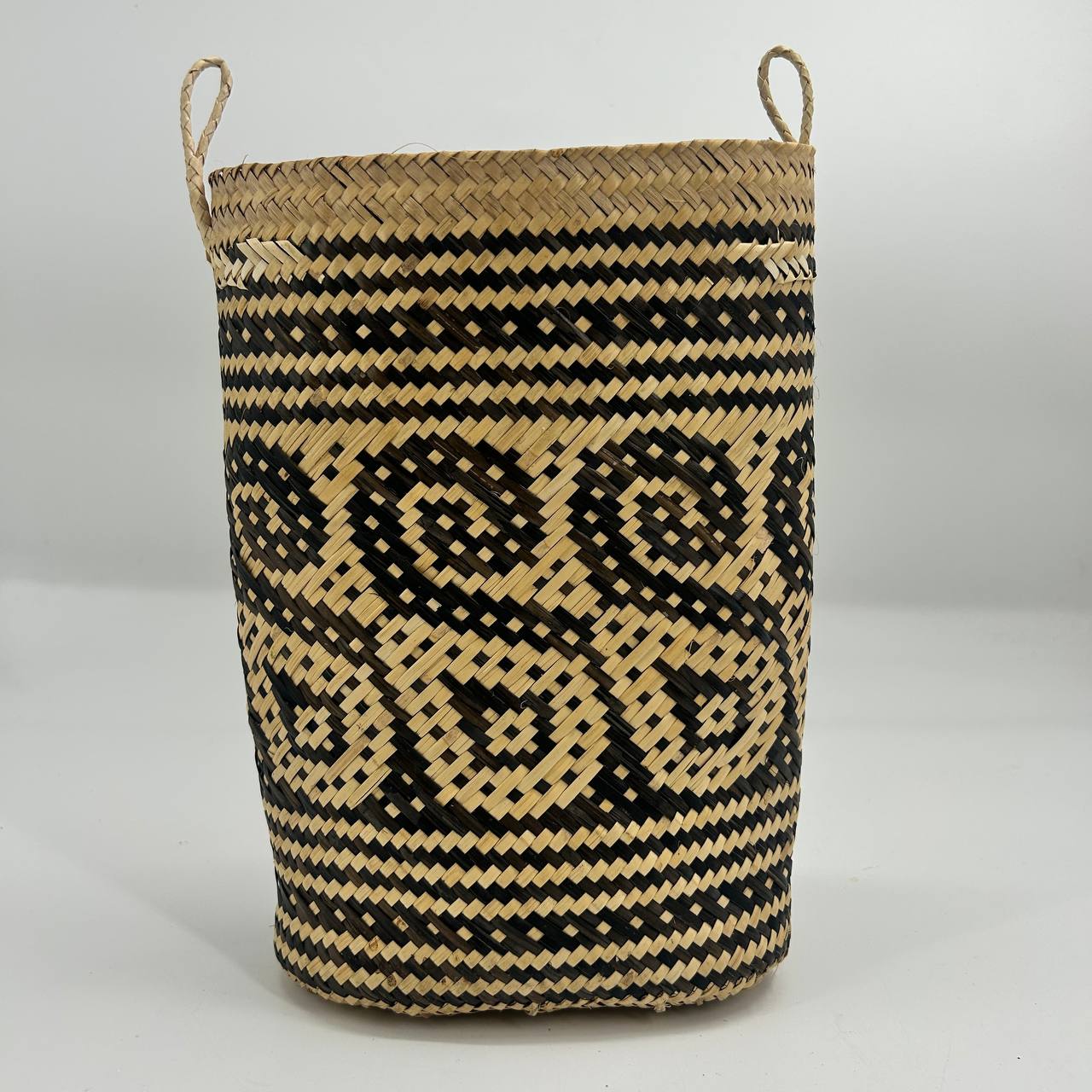 OVAL BELANYAT