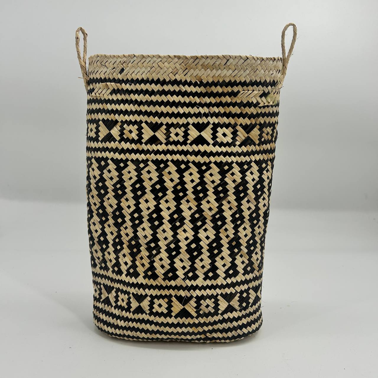 OVAL BELANYAT