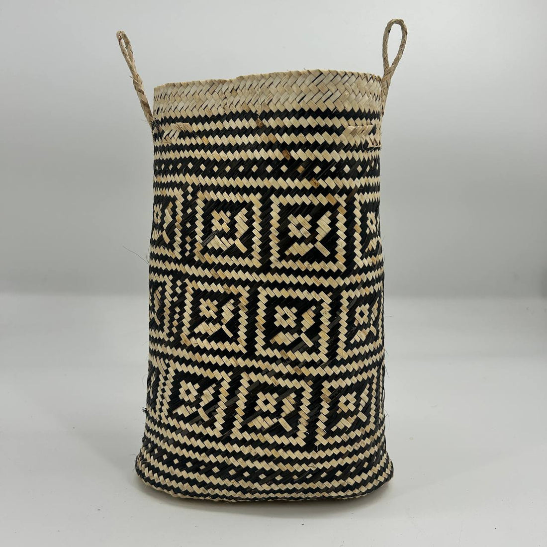 OVAL BELANYAT