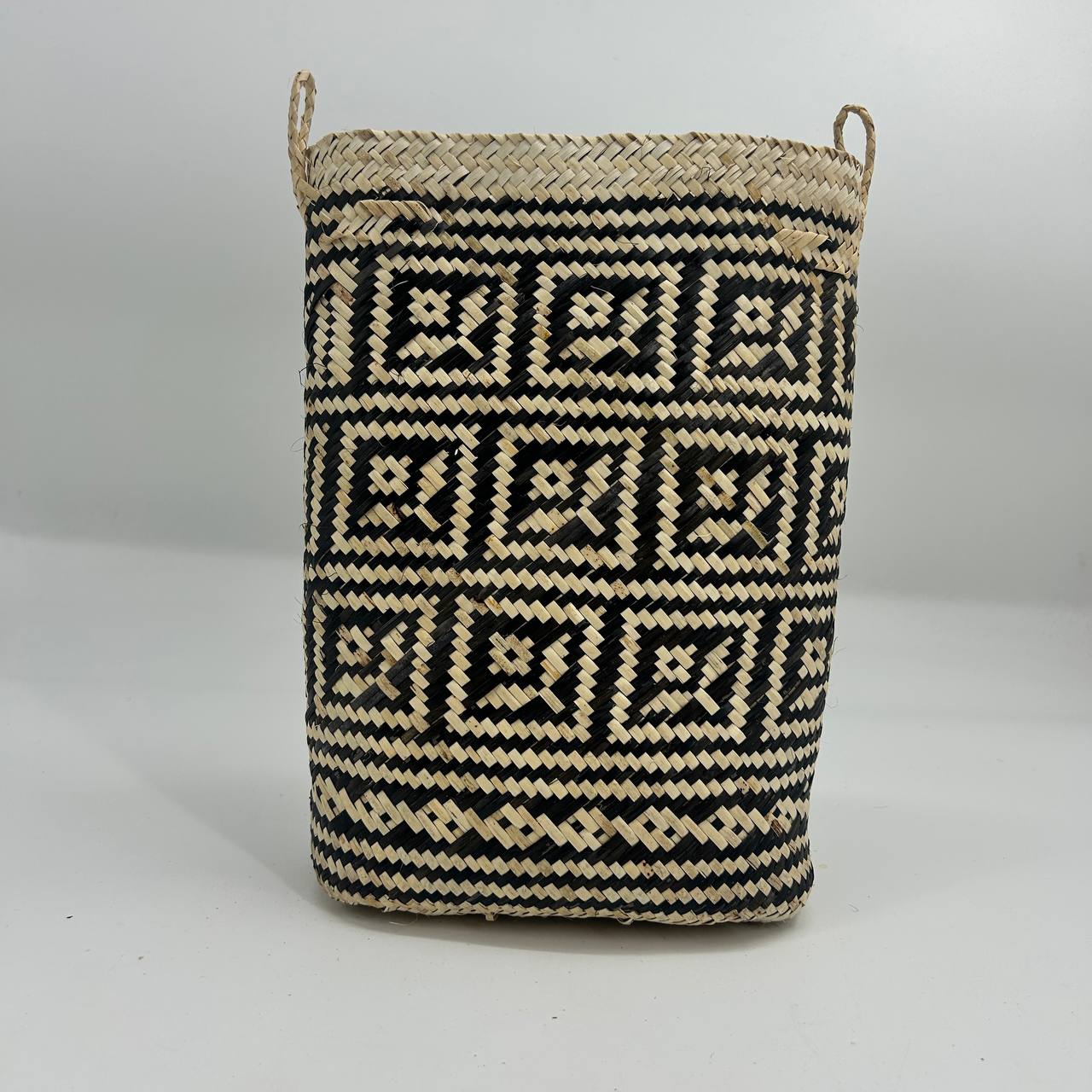 OVAL BELANYAT