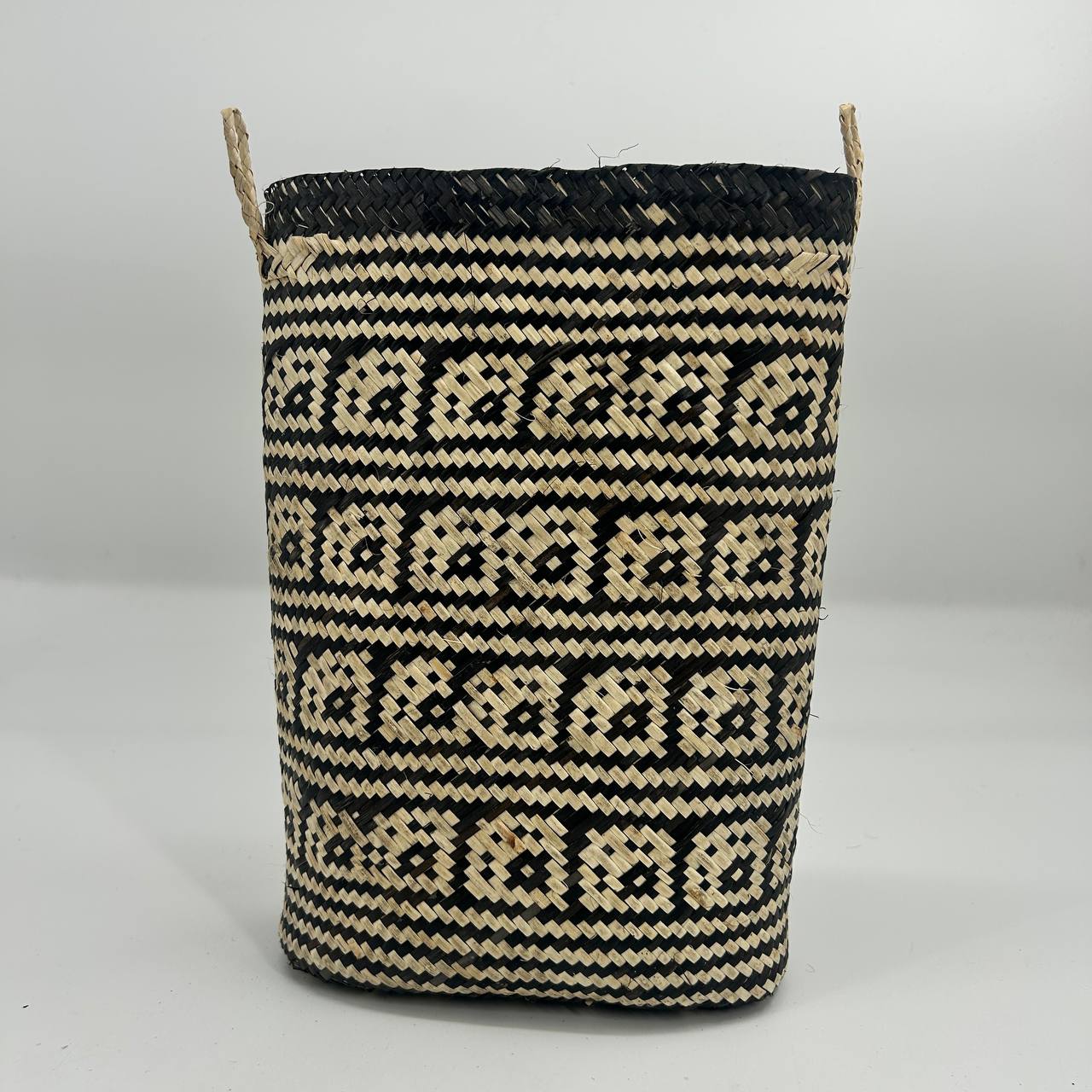 OVAL BELANYAT