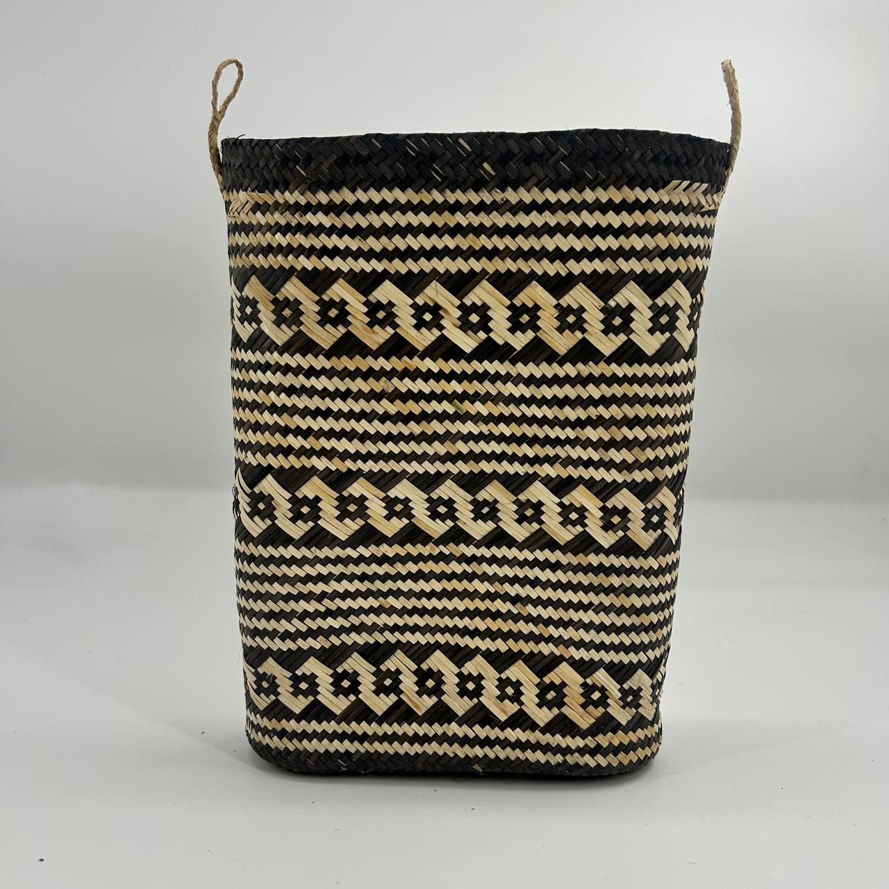 OVAL BELANYAT