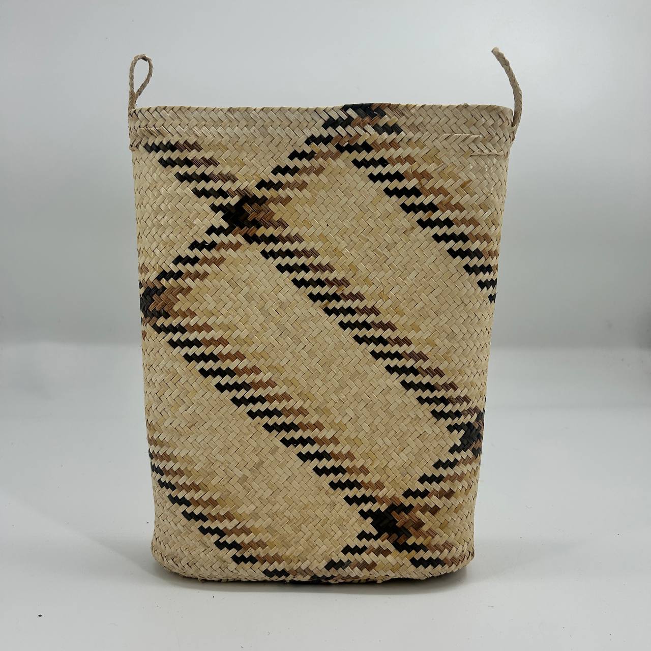 OVAL BELANYAT