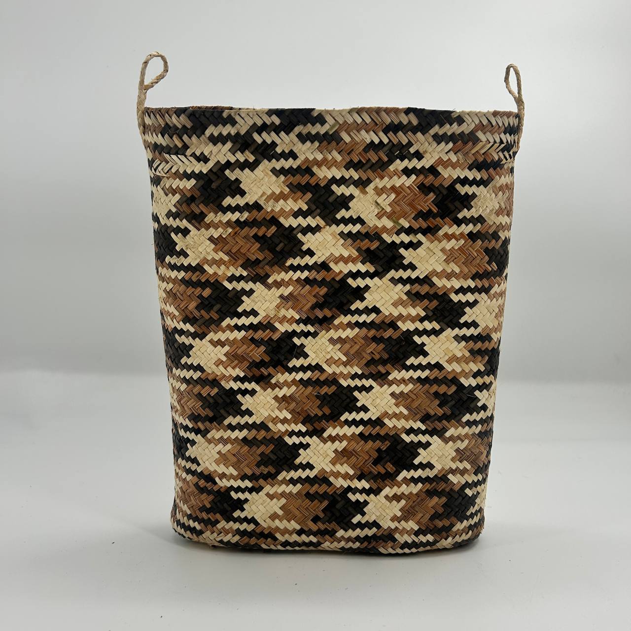 OVAL BELANYAT