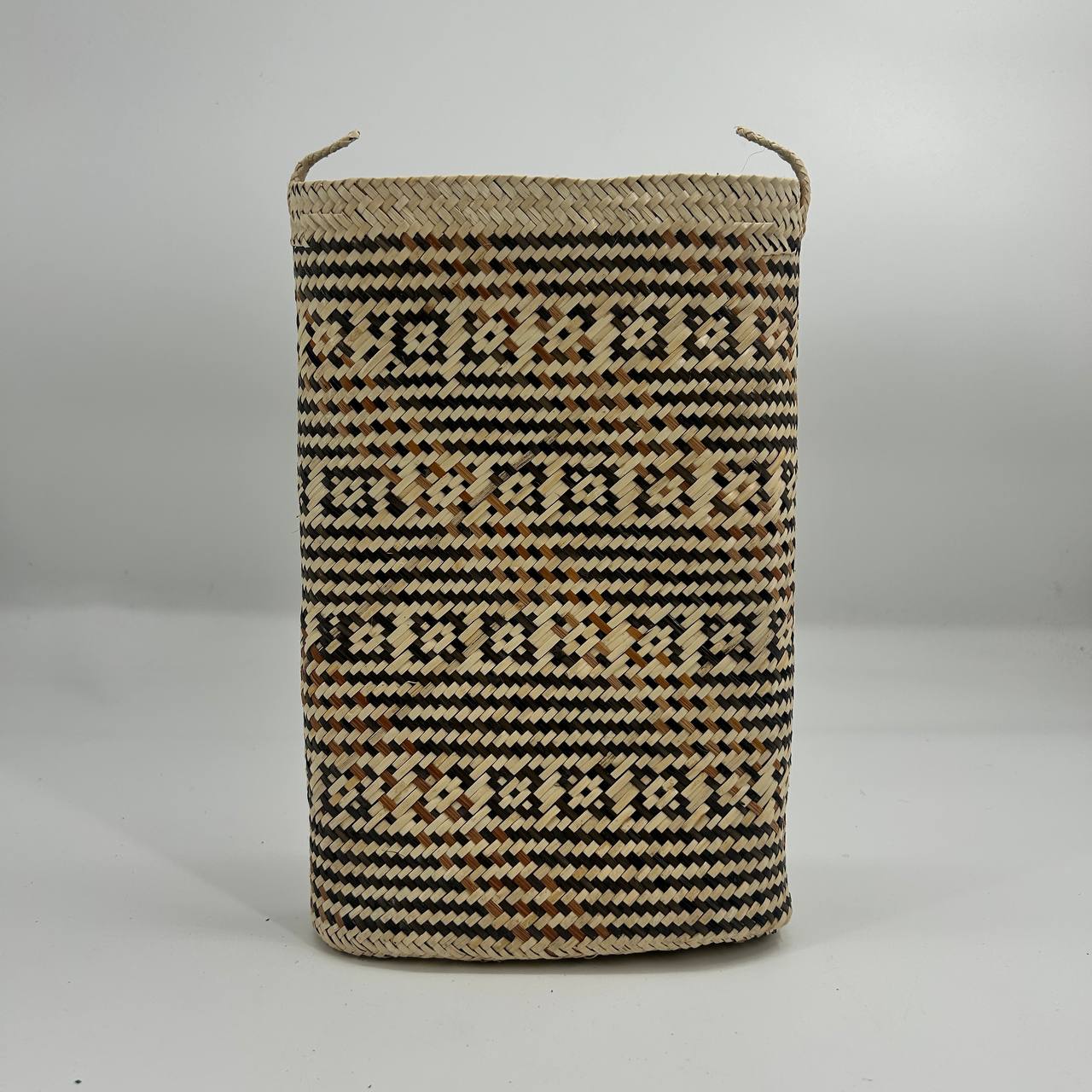 OVAL BELANYAT