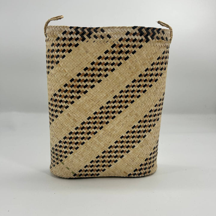 OVAL BELANYAT