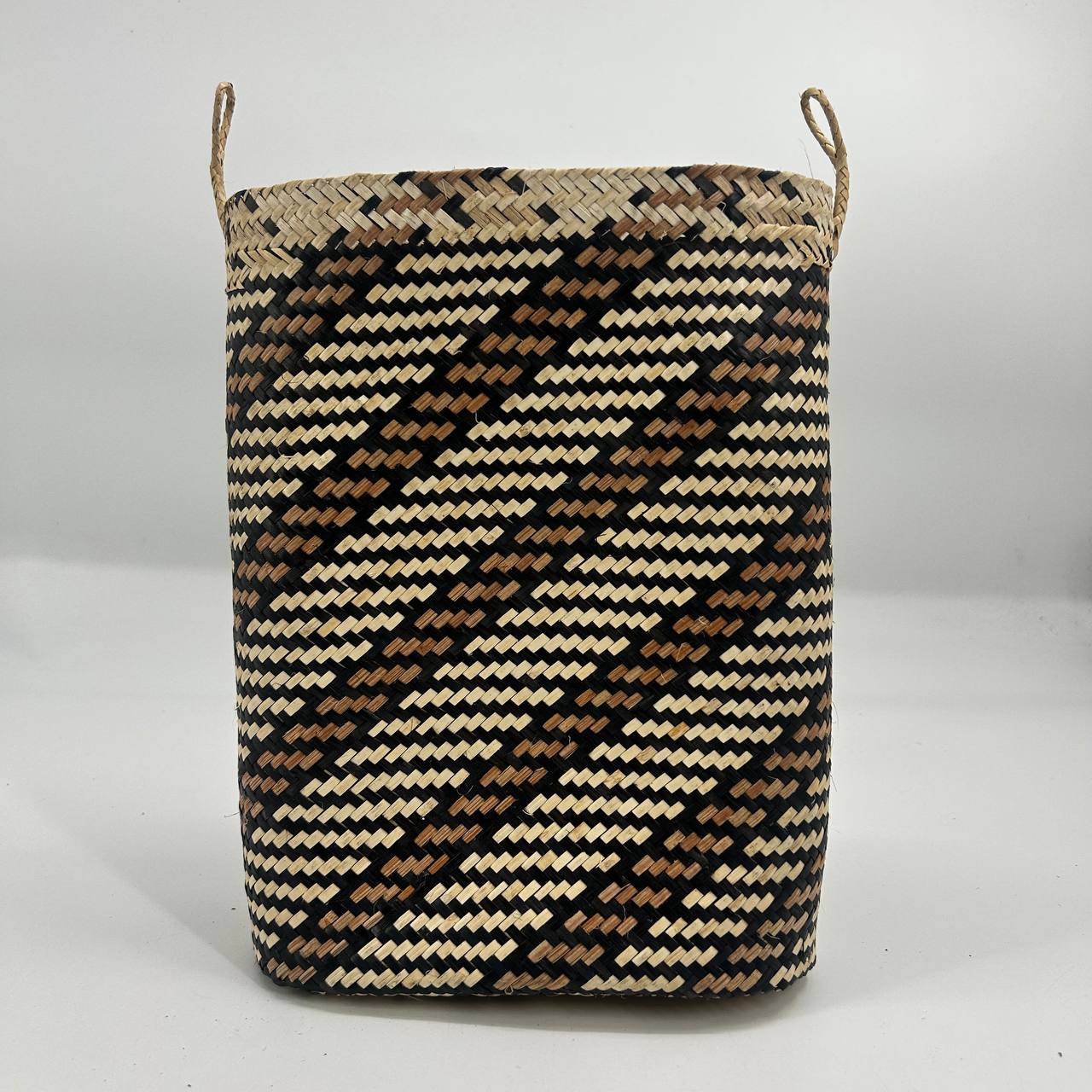 OVAL BELANYAT