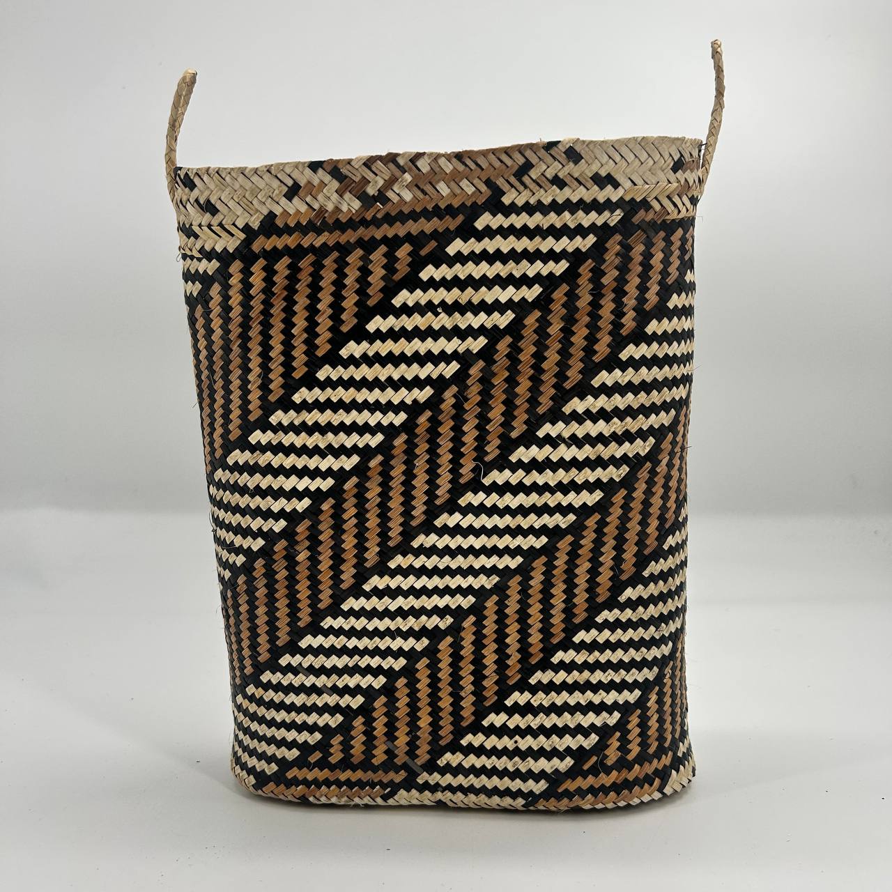 OVAL BELANYAT