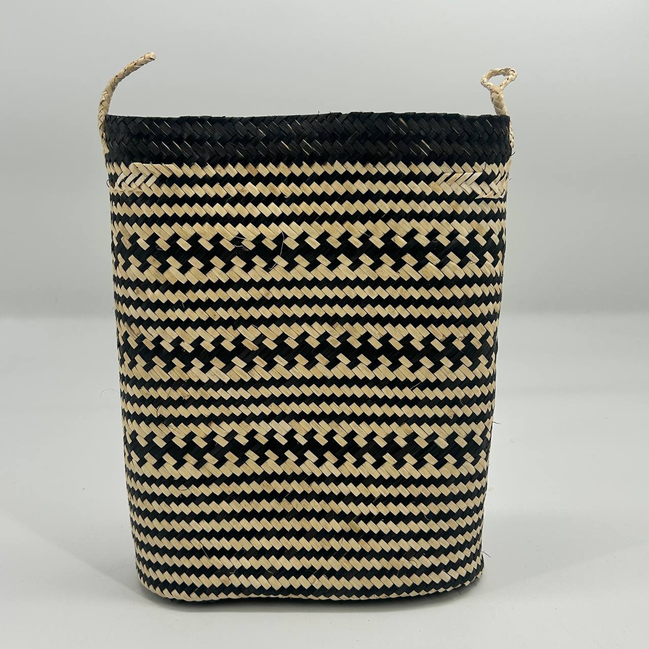 OVAL BELANYAT