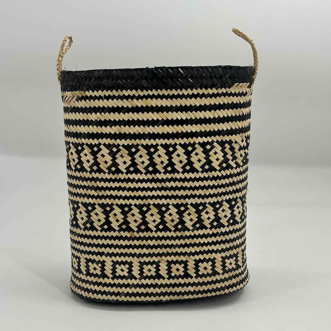 OVAL BELANYAT