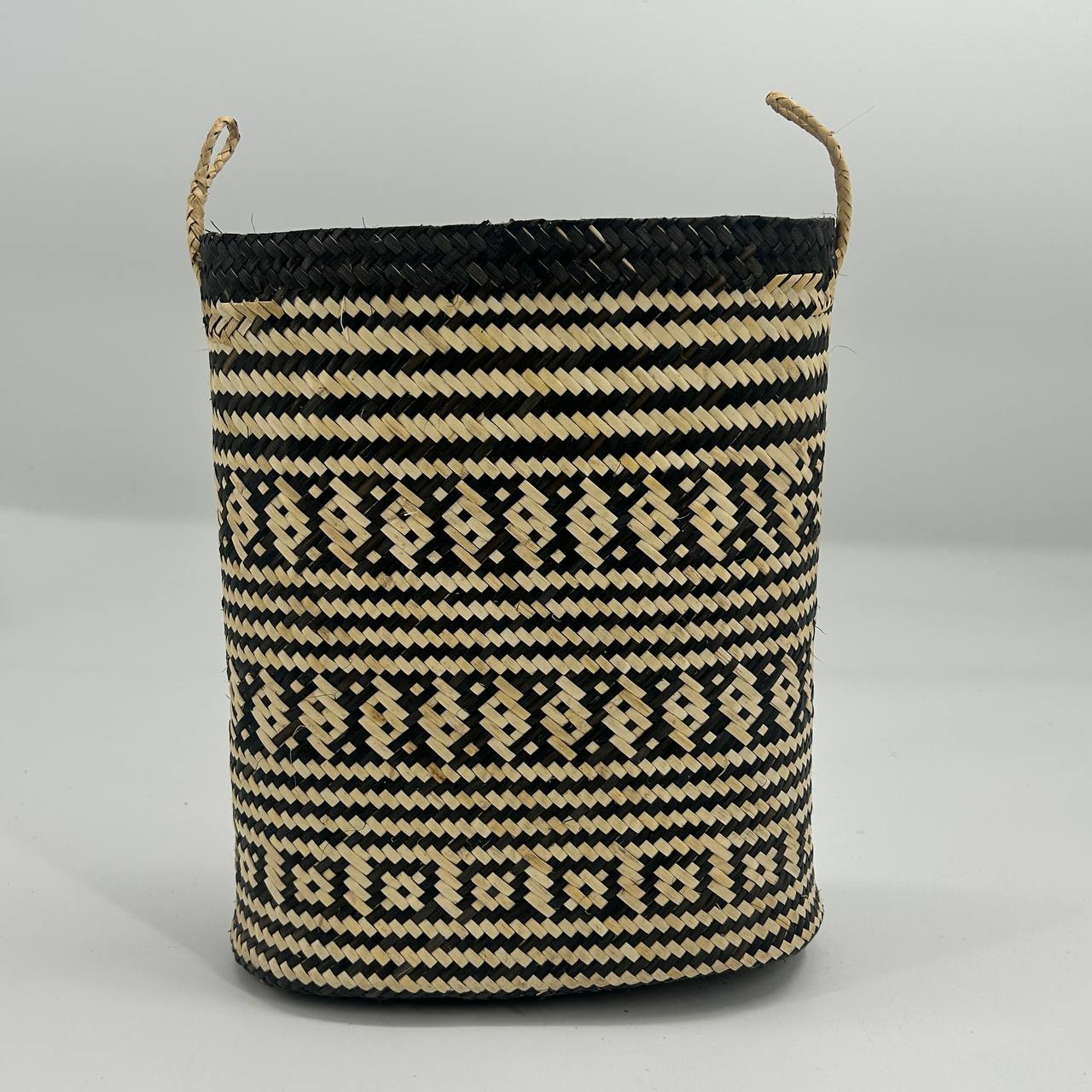 OVAL BELANYAT