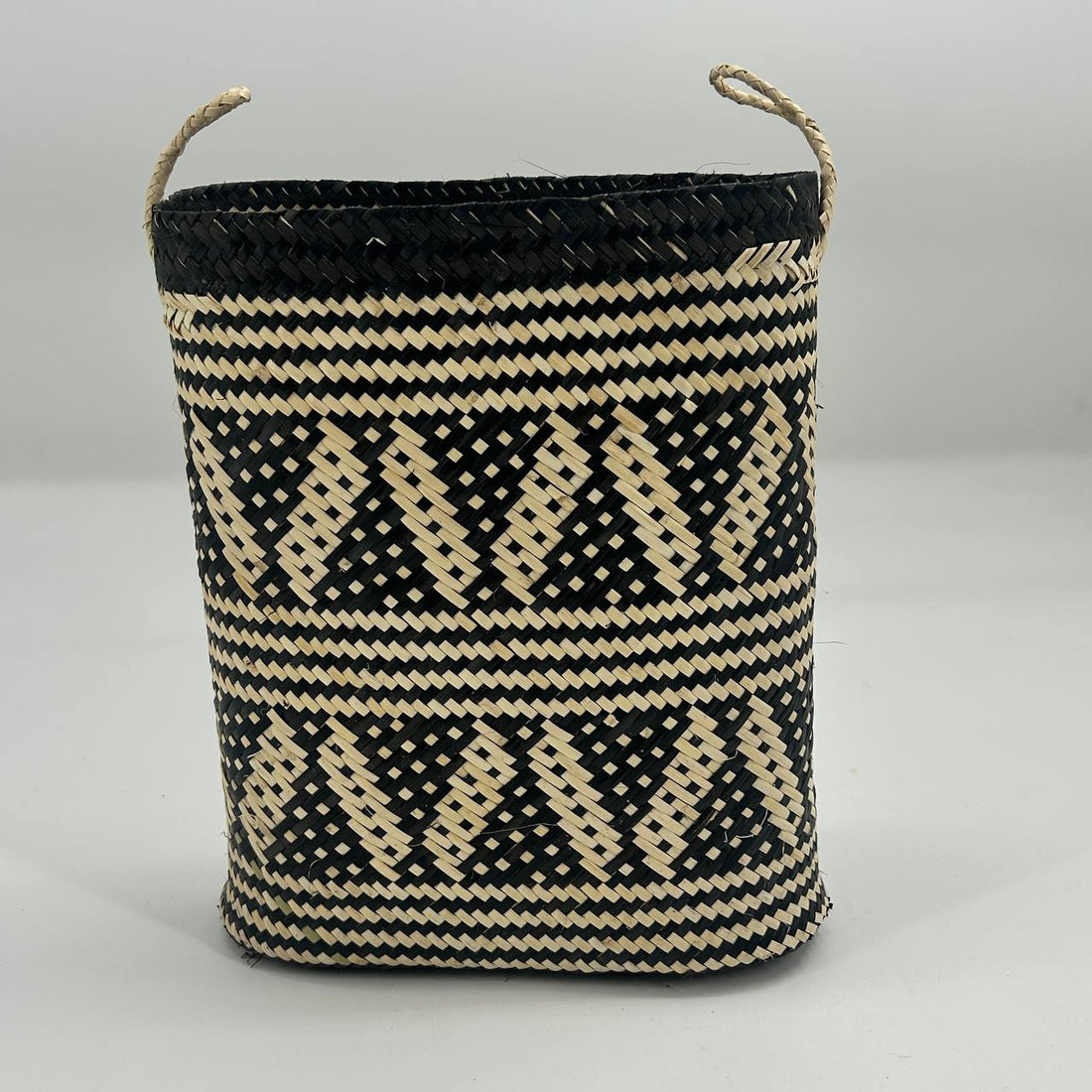 OVAL BELANYAT