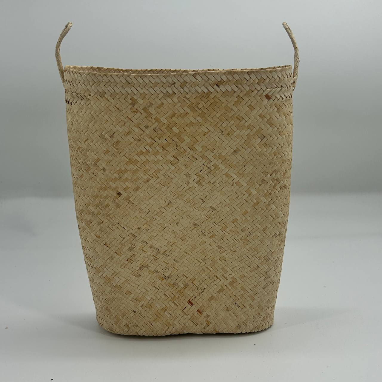 OVAL BELANYAT