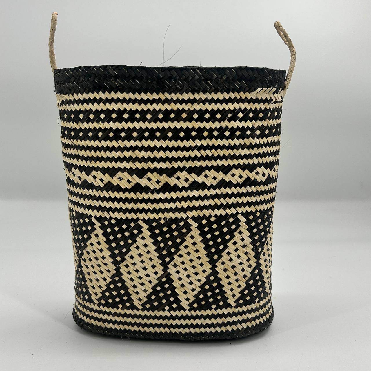 OVAL BELANYAT