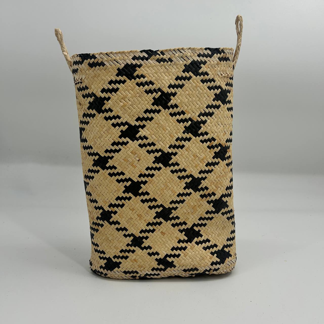 OVAL BELANYAT