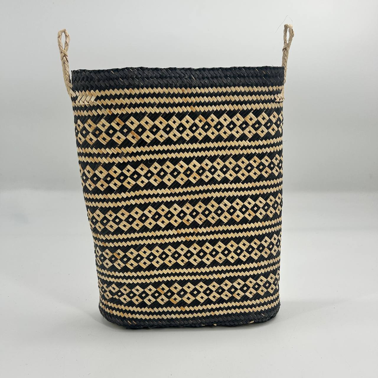 OVAL BELANYAT