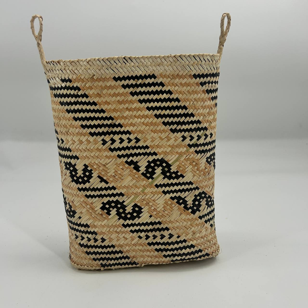 OVAL BELANYAT