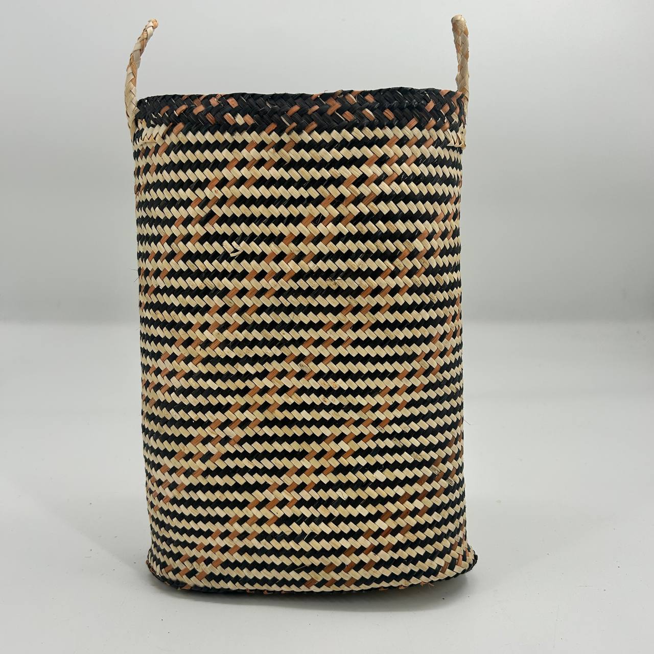 OVAL BELANYAT