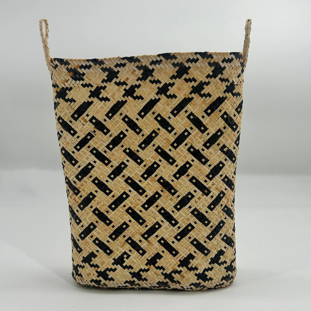 OVAL BELANYAT