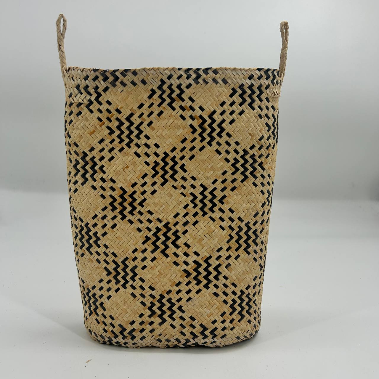 OVAL BELANYAT