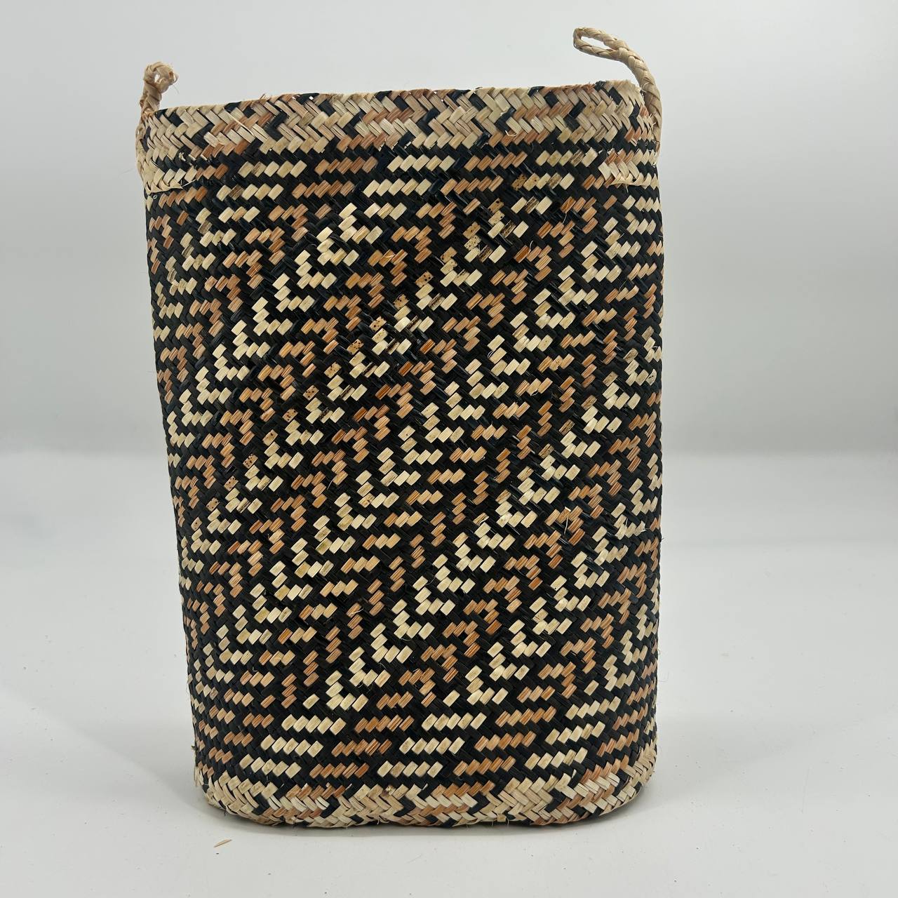 OVAL BELANYAT