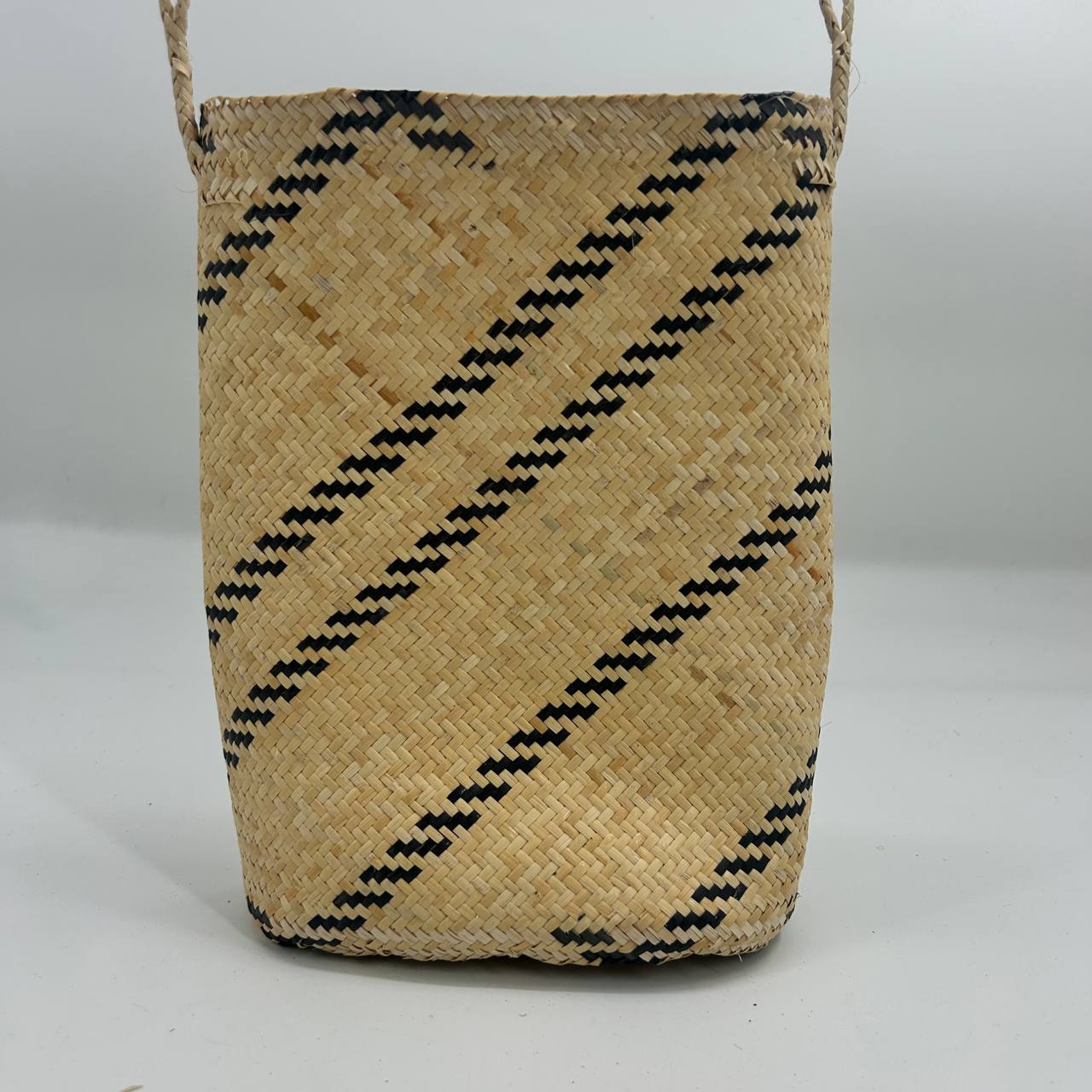 OVAL BELANYAT