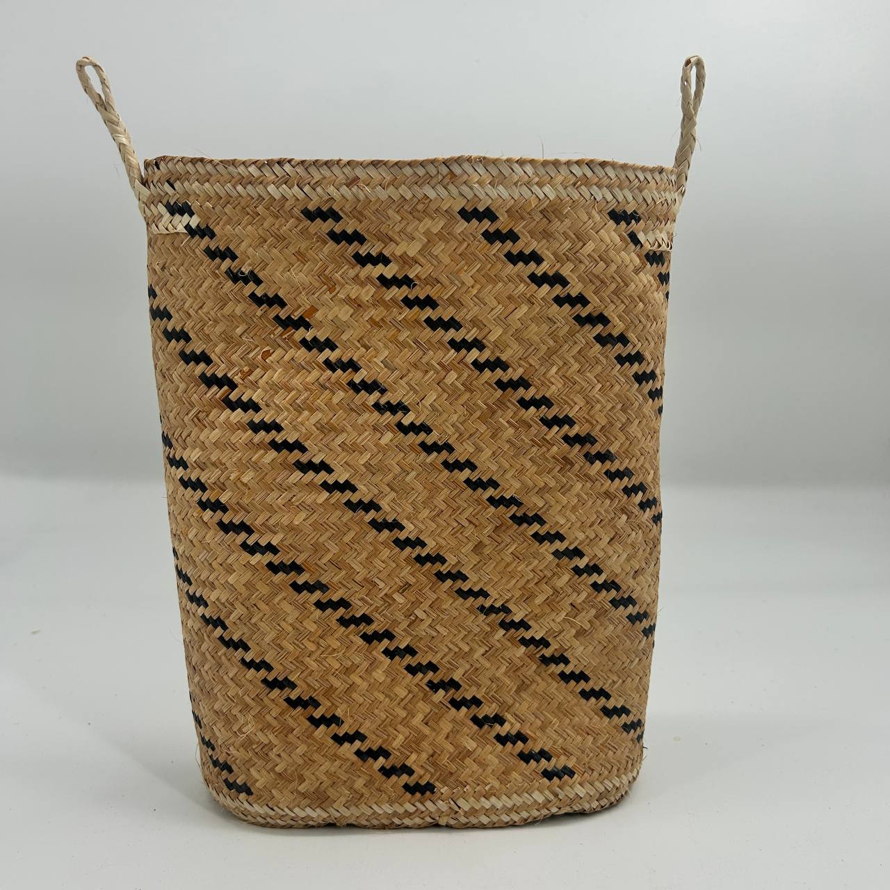 OVAL BELANYAT