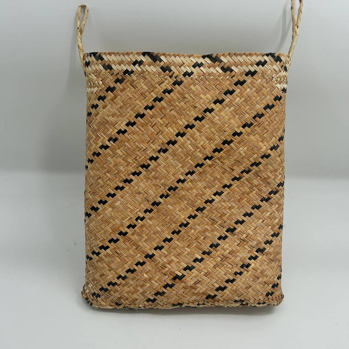 OVAL BELANYAT