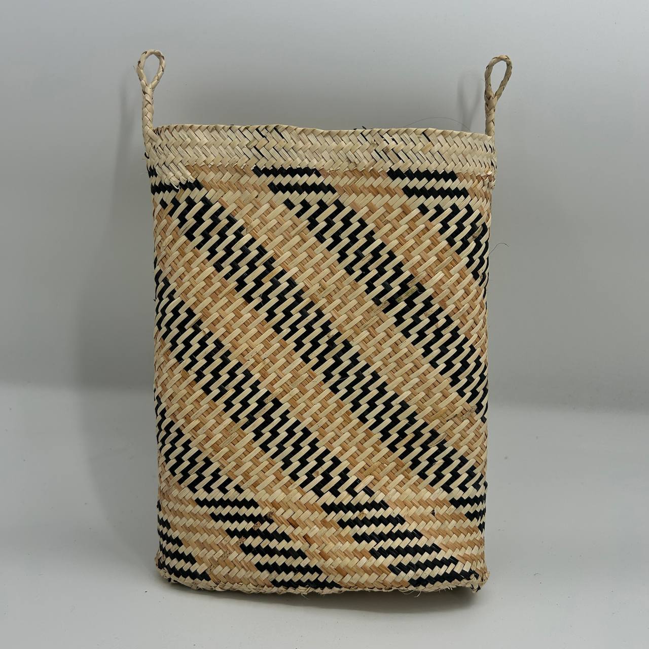 OVAL BELANYAT