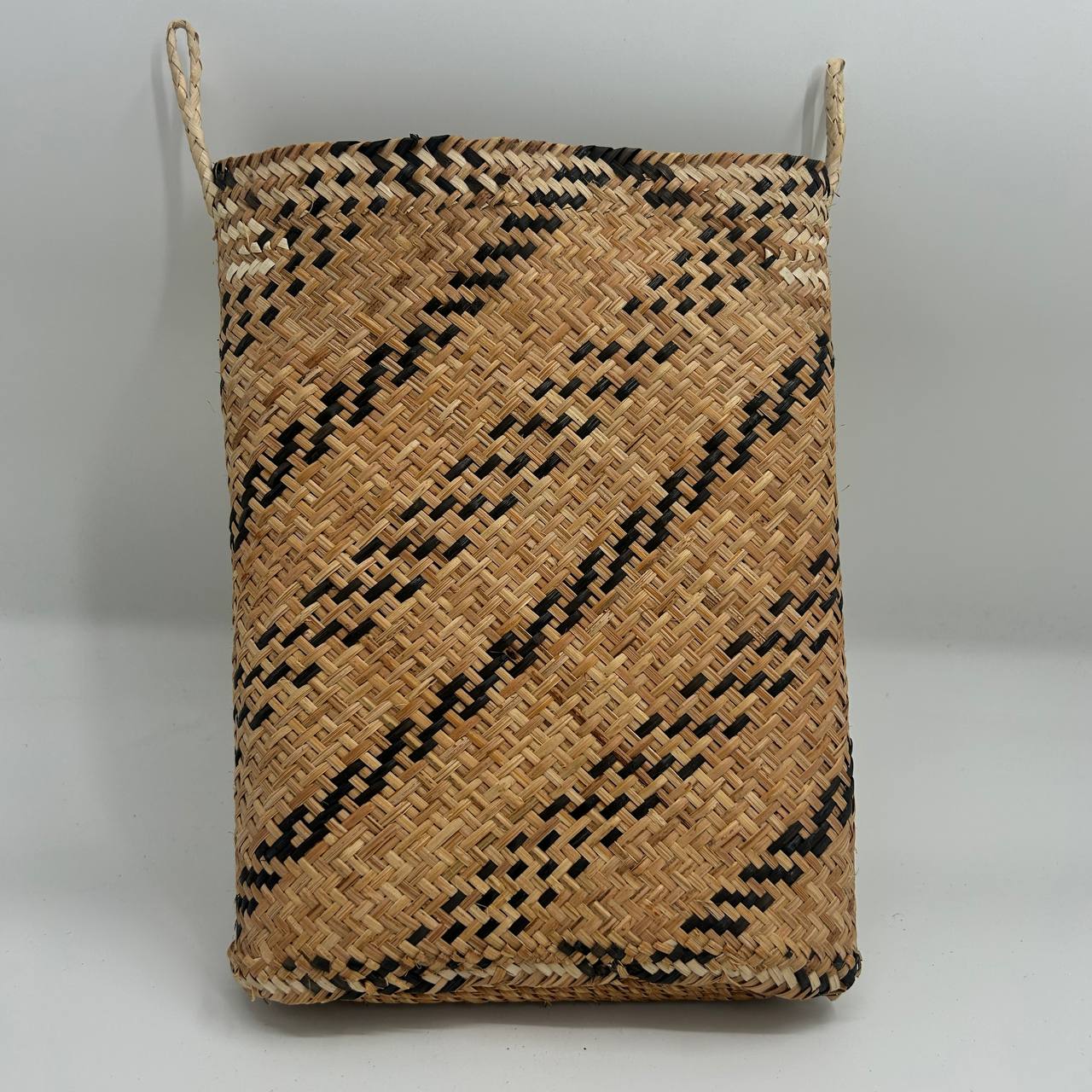 OVAL BELANYAT