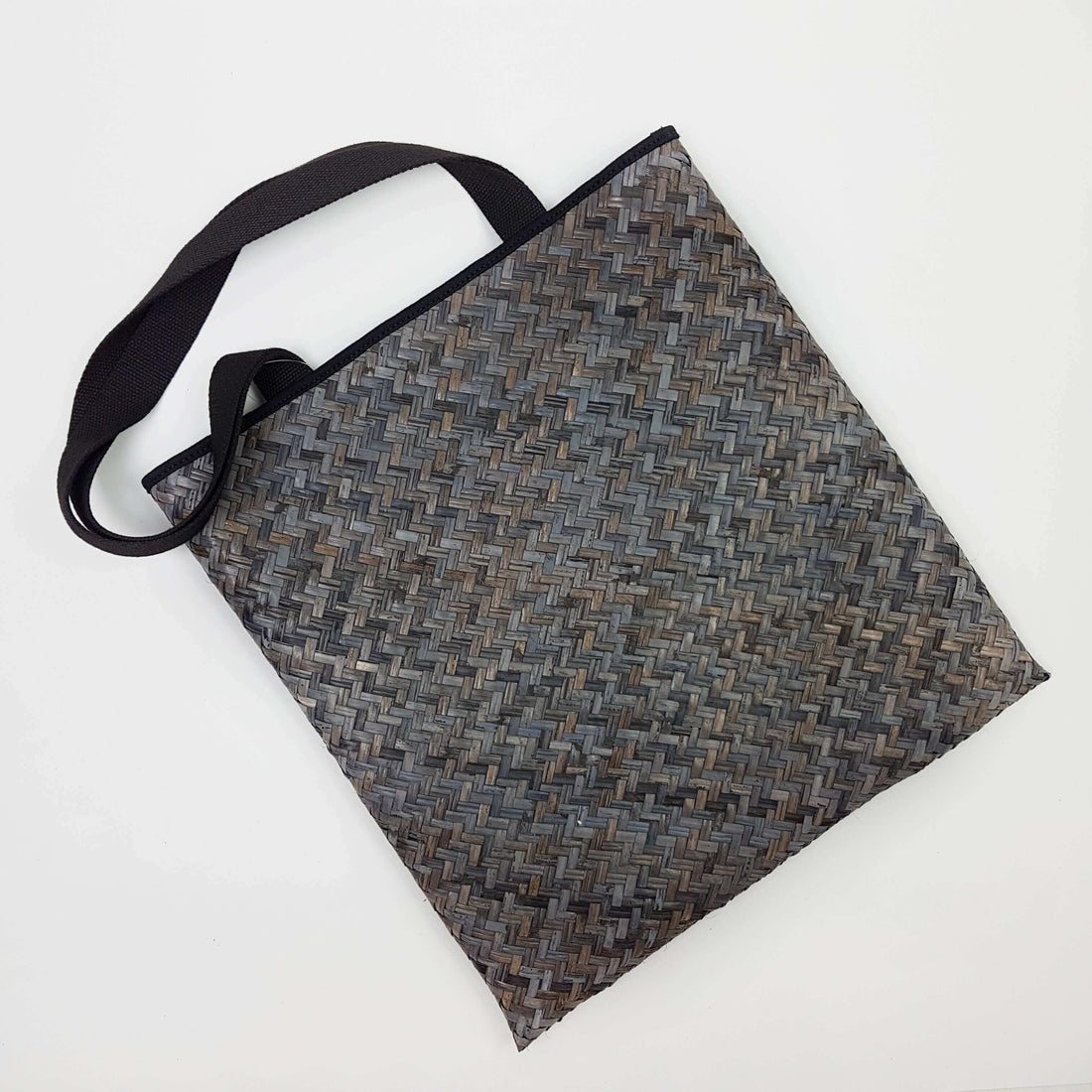 BLACK XL Tote 3