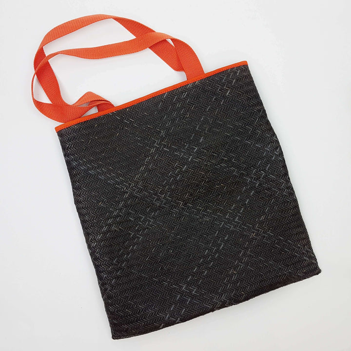 BLACK XL Tote 1