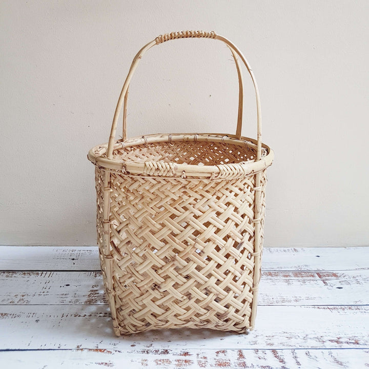 Basket with handle