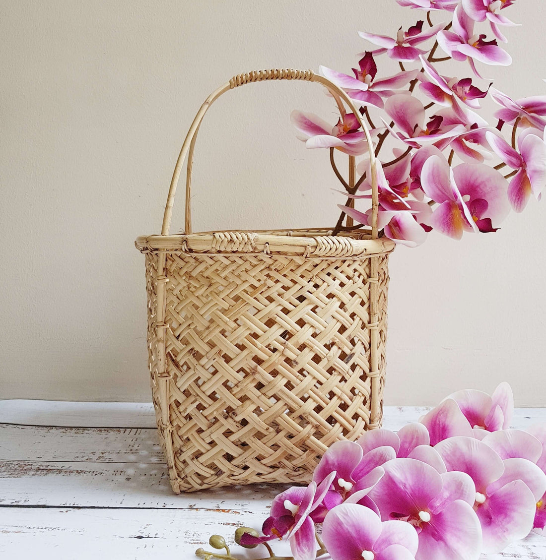 Basket with handle
