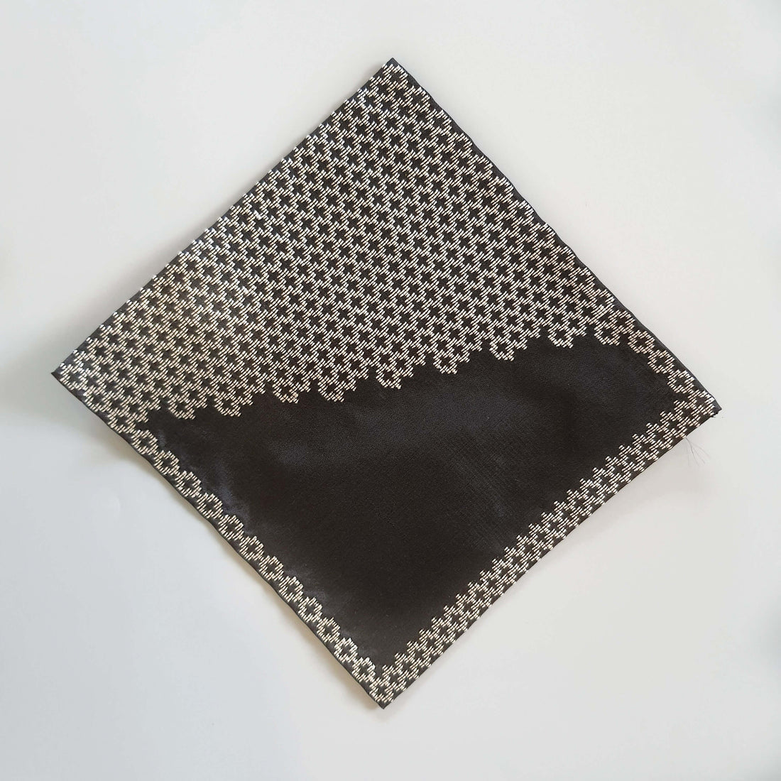 BANGSAWAN MAKMUR Pocket Square
