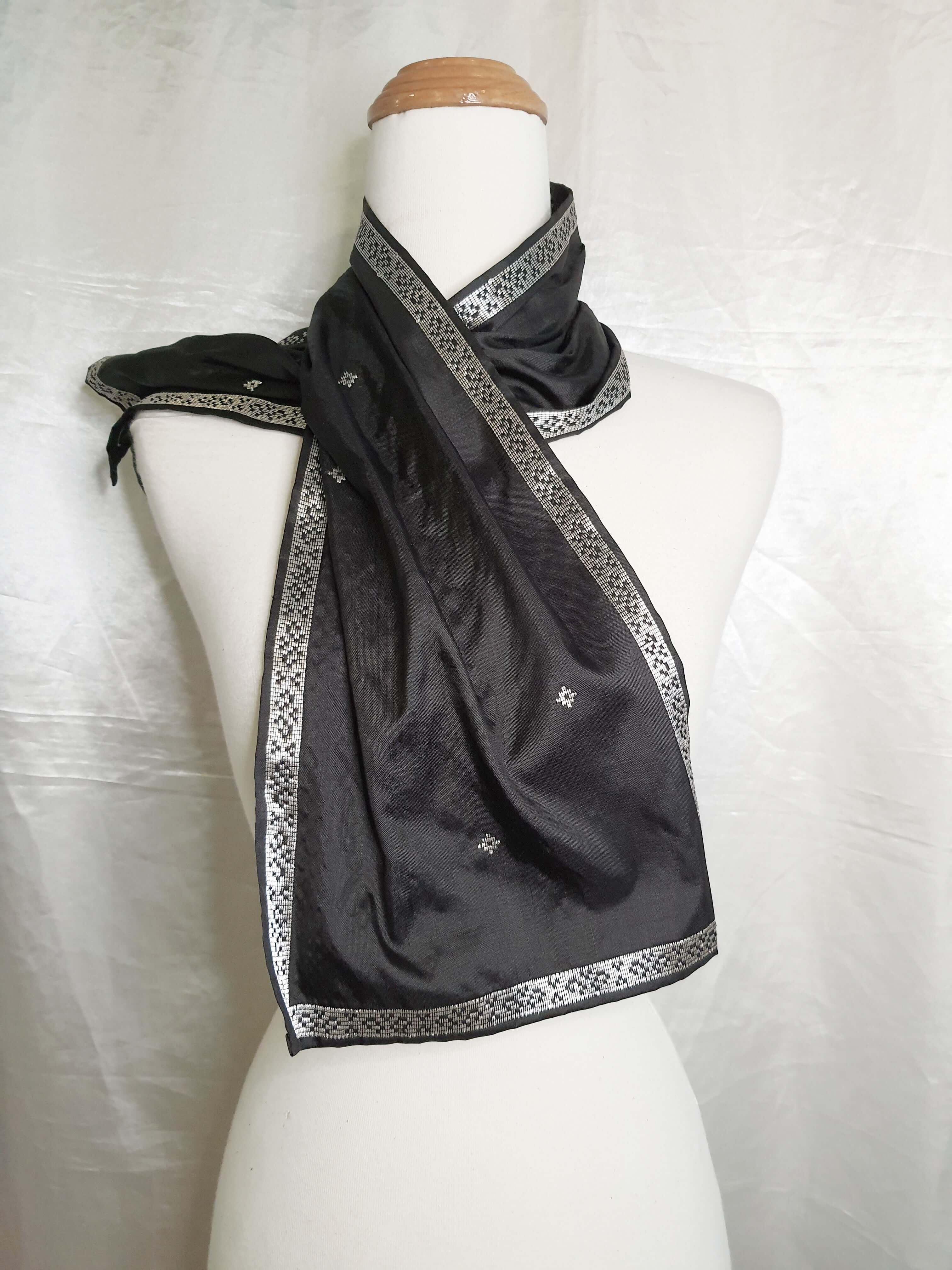 RANEE'S CLOTH Neck Scarves