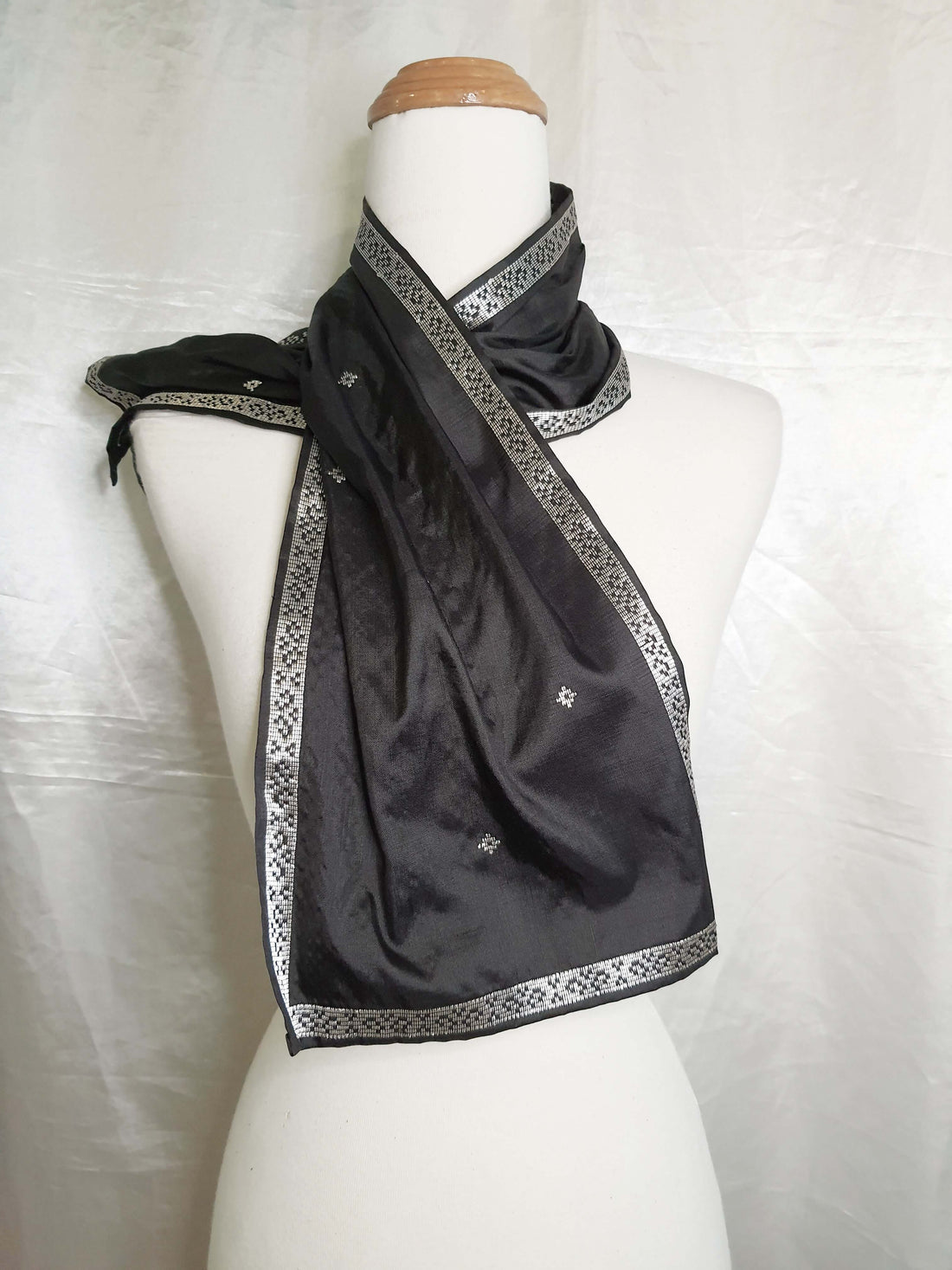 RANEE'S CLOTH Neck Scarves