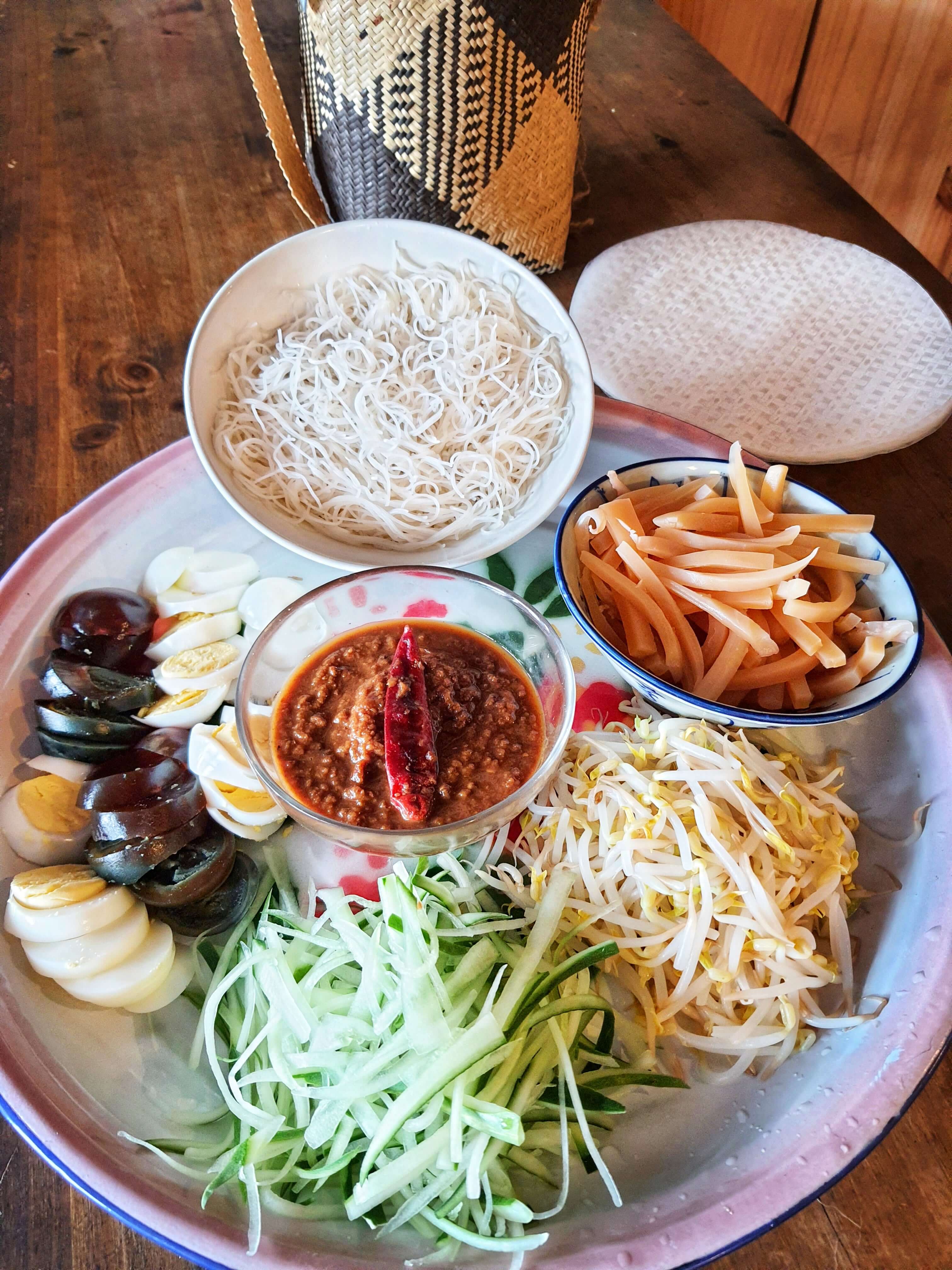 Tanoti Foods Catering : Belachan Beehoon Roll